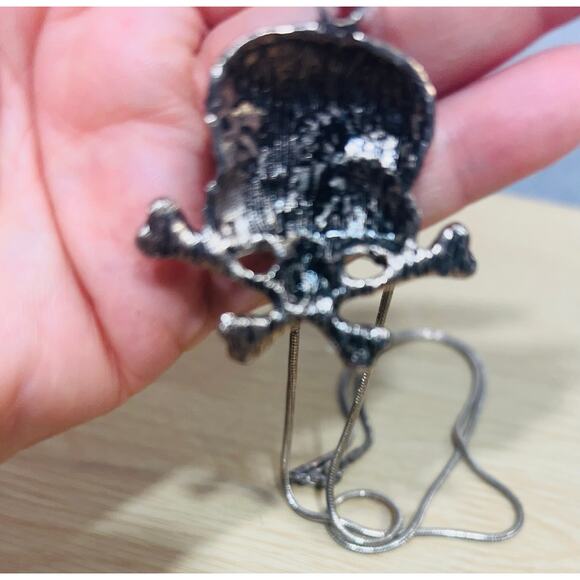 Betsey Johnson Silver Skull Pendant Heart Eye on 32” Long Silver Tone Necklace - Picture 5 of 6